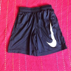 Boys Nike Bundle!!